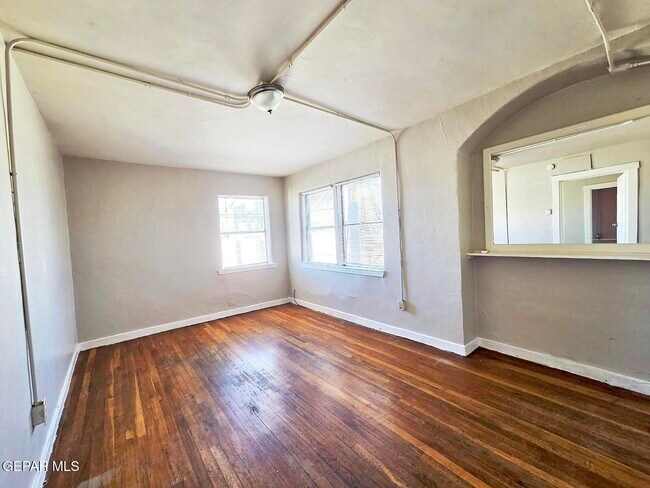 Building Photo - 1114 N El Paso St