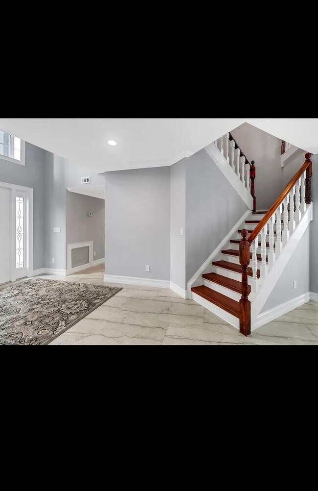 Building Photo - 7127 Mill Pond Cir
