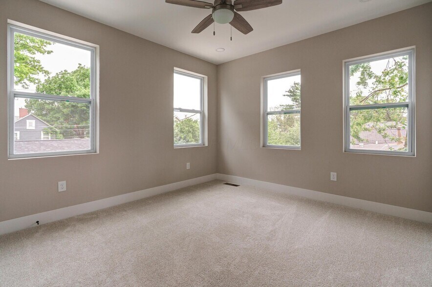 Building Photo - 2589 Dayton Ave