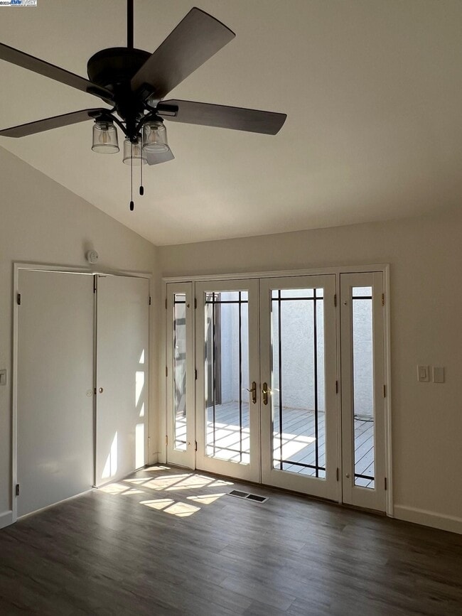 Building Photo - 535 Cambrian Way