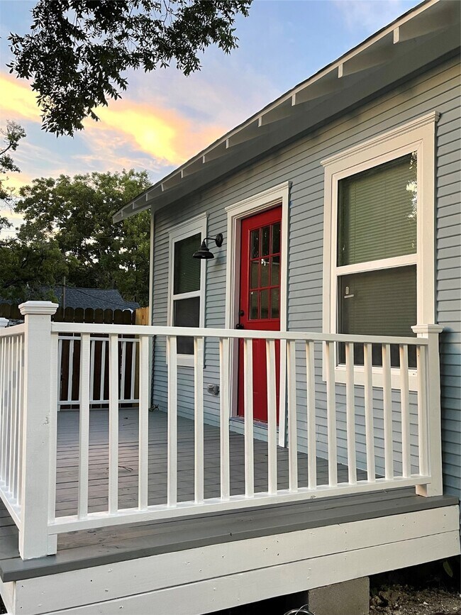 Building Photo - 2715 Cochran St