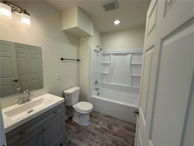 Building Photo - 327 Pine St