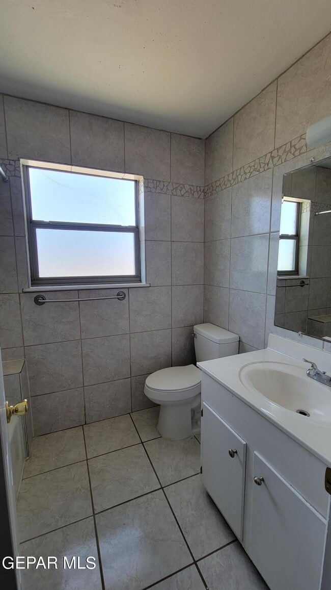 Building Photo - 1405 Cessna Dr