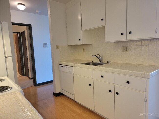 Building Photo - 160 Gardenside Dr