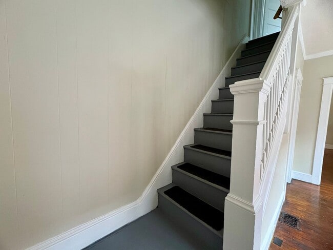 Building Photo - 2 Bedroom 1 Bathroom in Lancaster City!