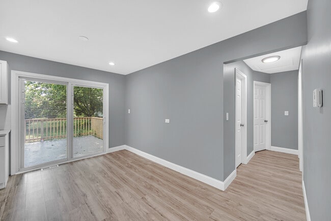 Building Photo - 8013 Monaldi Dr