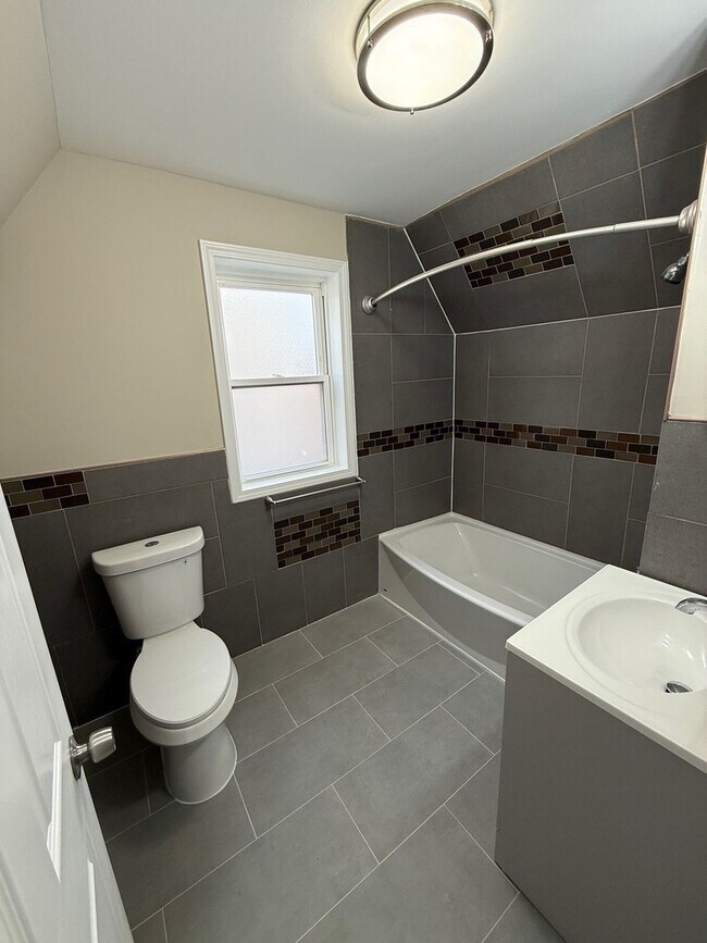 Building Photo - 10154 S Calumet Ave