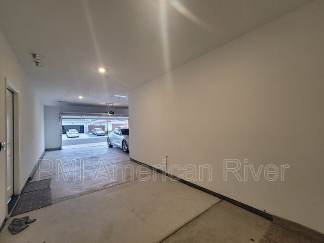 Building Photo - 4033 Haflinger Way