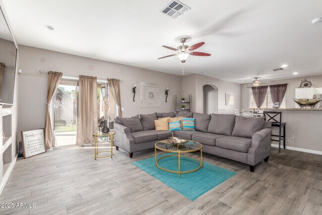 Building Photo - 12910 W Glenrosa Dr