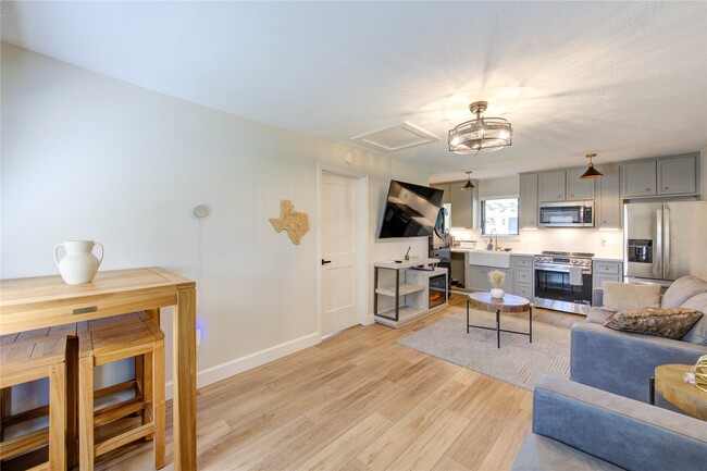 Building Photo - 3201 Westridge St