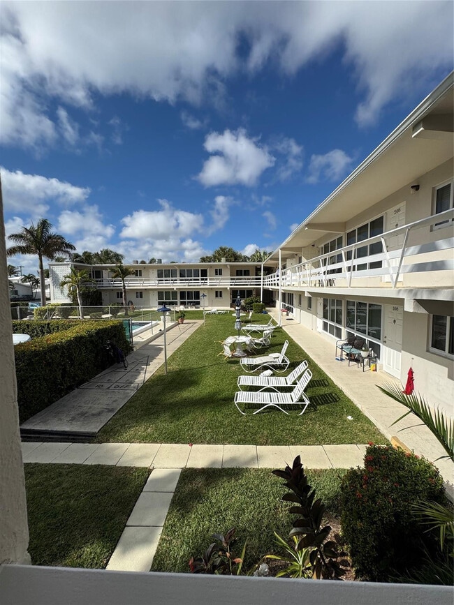 Building Photo - 3205 SE 7th St