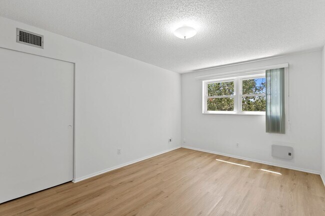 Building Photo - 2287 Philippine Dr