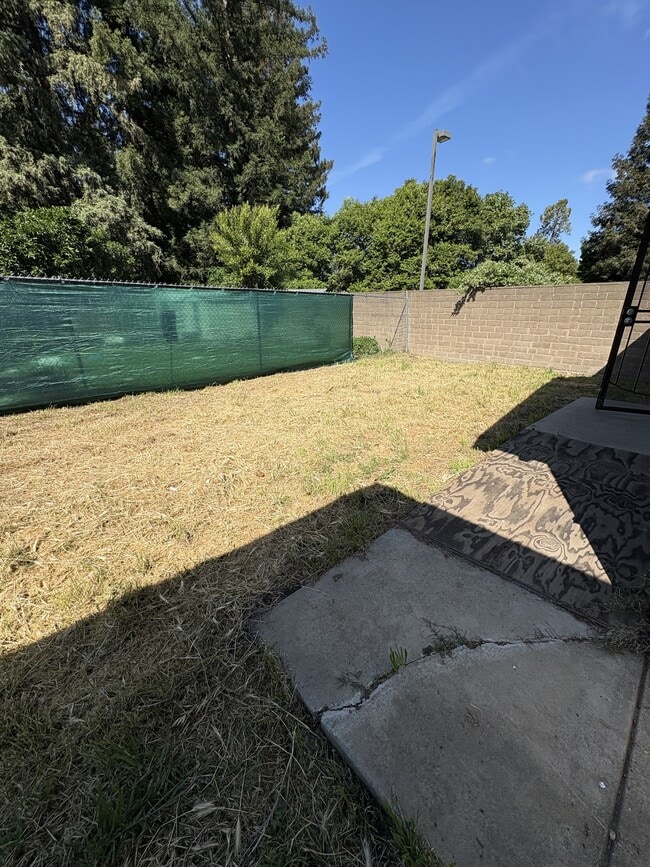 Building Photo - 401 Ainsley Ave