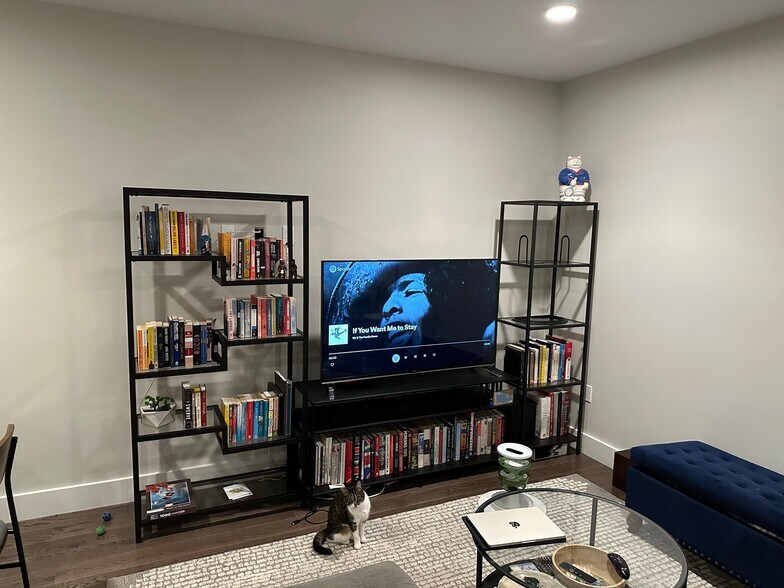 Building Photo - 430 McGrath Hwy