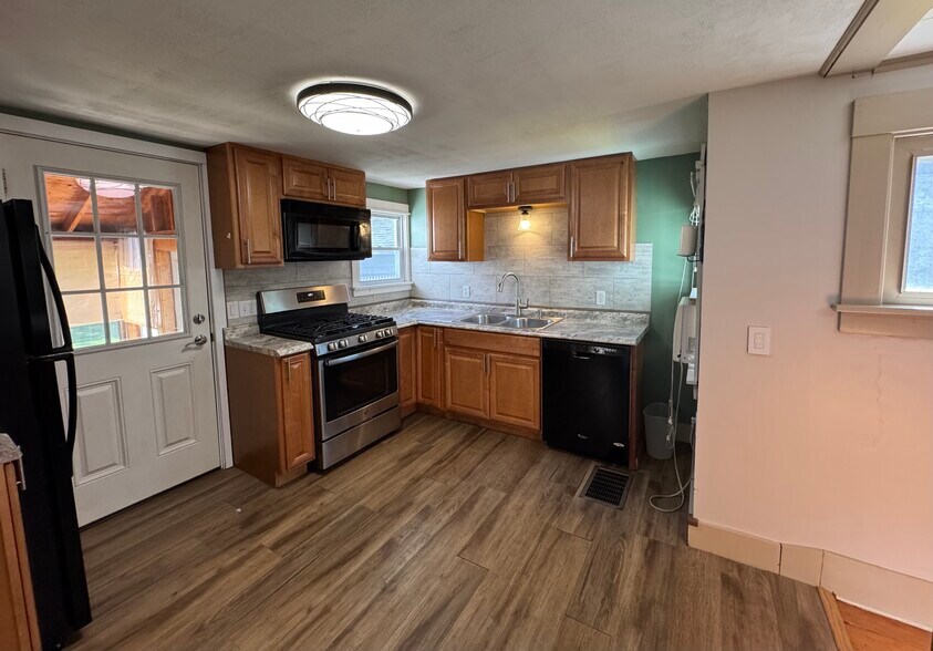 Building Photo - 11 Lincoln Ave