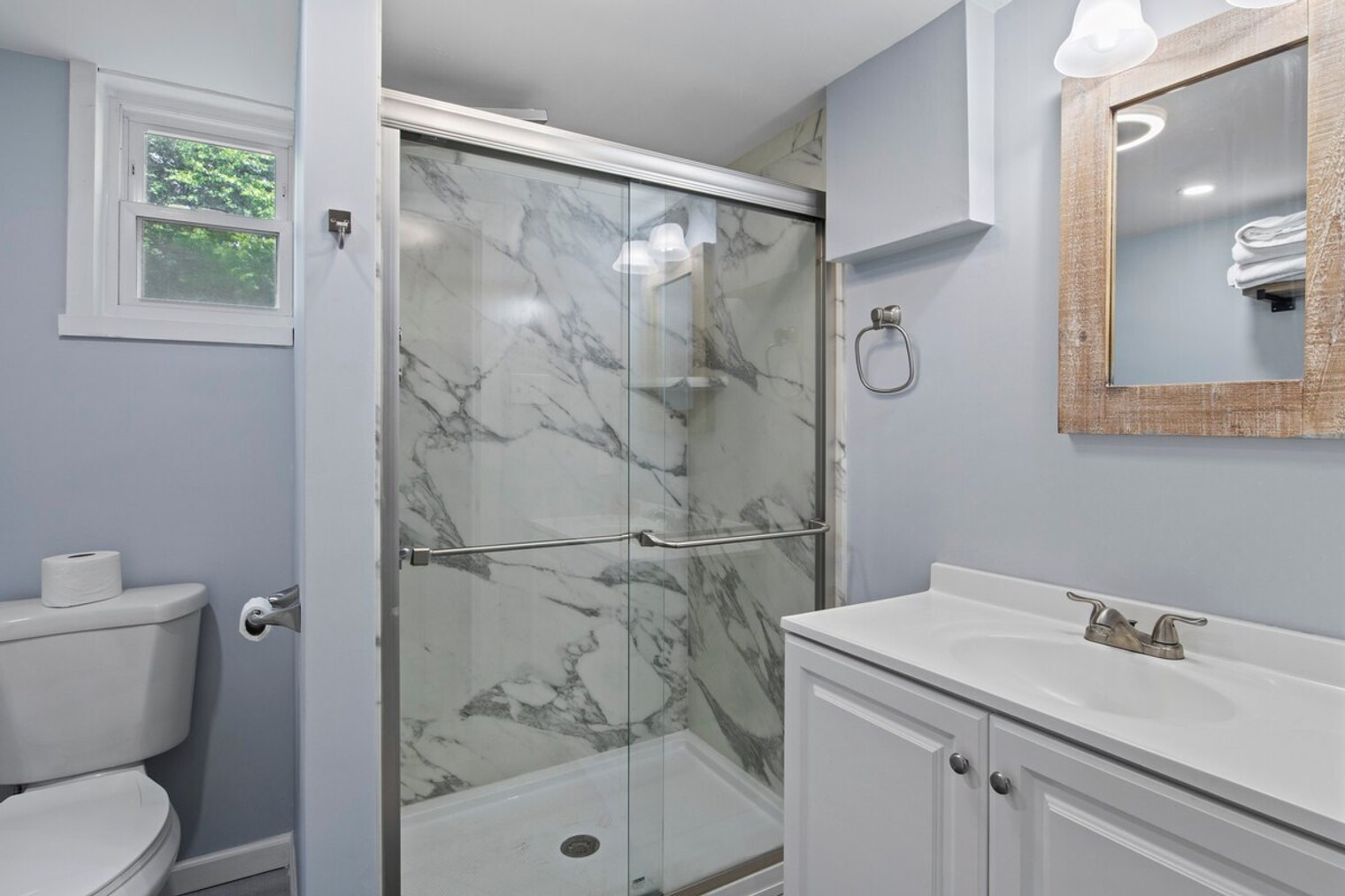 Building Photo - 229 S Peters Rd