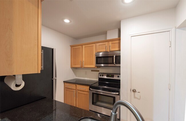 Building Photo - 1100 Augusta Dr