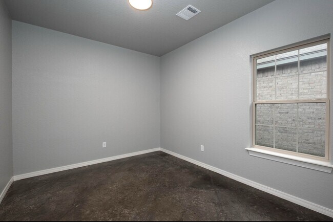 Building Photo - 6703 Star Ln