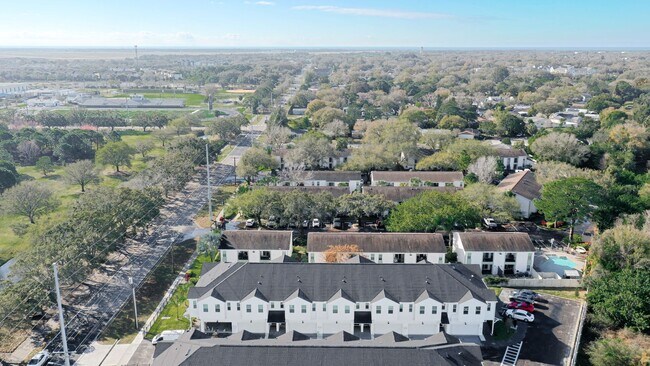 Building Photo - Brand New Constructed Townhouse in South Tampa - Available October 2024