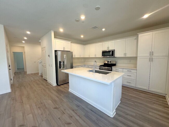 Building Photo - 1014 W Buttercup Ln