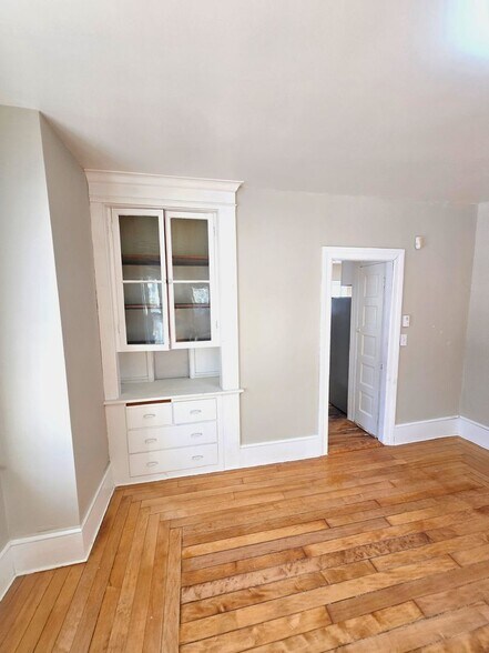 Building Photo - 848 Smith St