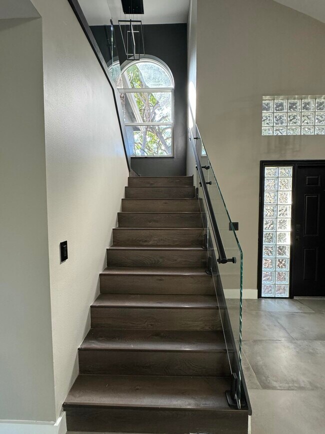 Building Photo - 10366 Buena Ventura Dr