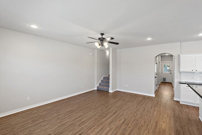 Building Photo - 415 Goldilocks Ln