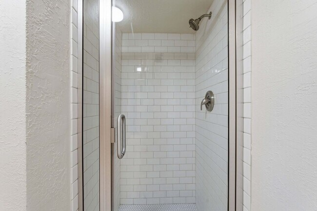 Building Photo - All-Utilities-Included Studio in Historic Bristol Manor | Pet Friendly