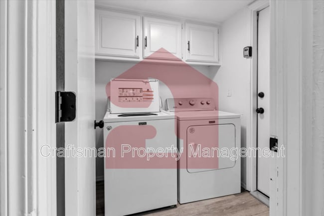 Building Photo - 13128 Green Valley Dr