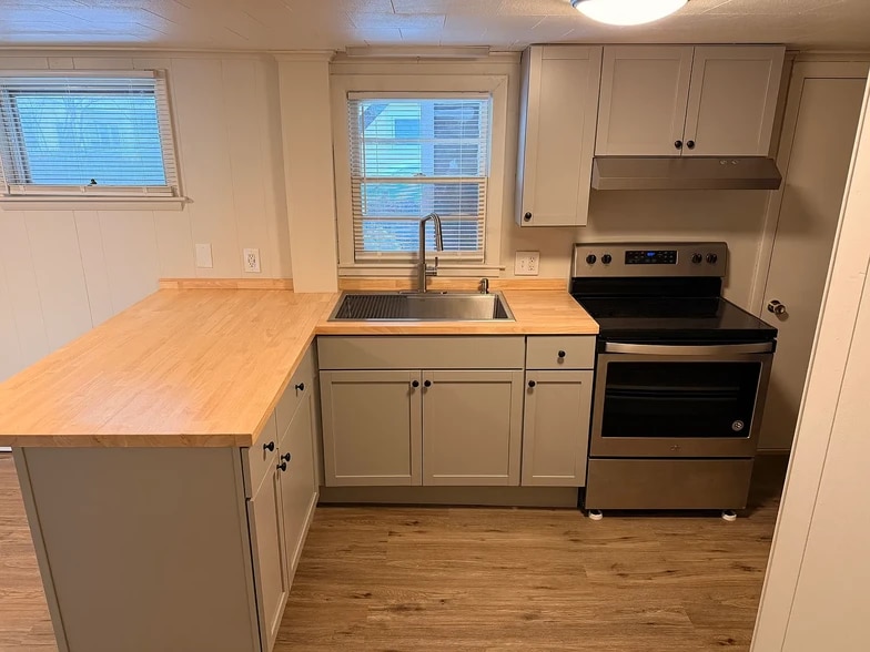 Kitchen - 39 Green St