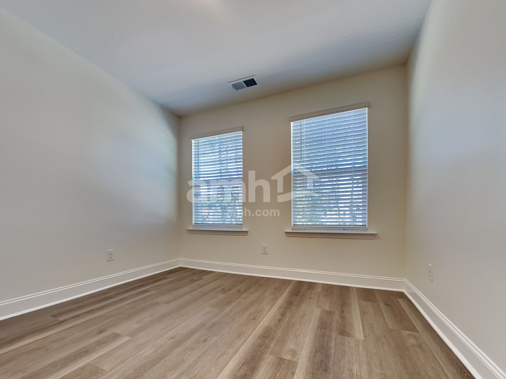 Building Photo - 1954 Weeping Cypress Dr