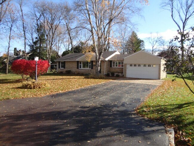 Building Photo - 7422 N Navajo Rd