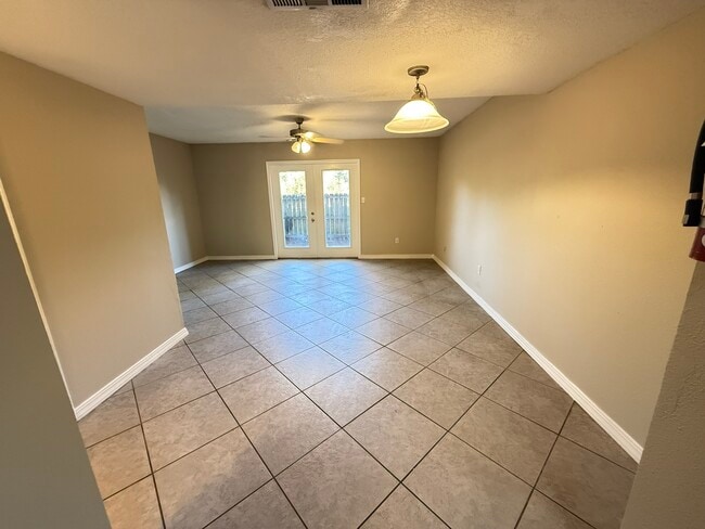 Building Photo - 1625 Martin Bluff Rd