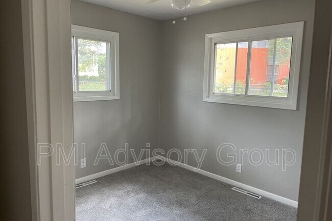 Building Photo - 602 SE 37th St