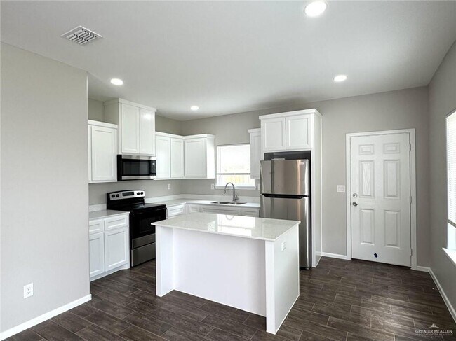 Building Photo - 1612 Canelo Dr