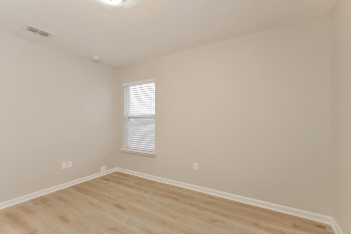 Building Photo - 806 Deer Crossing Rd