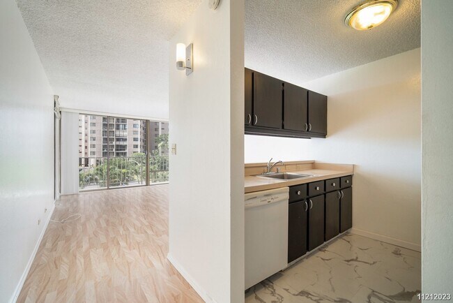 Building Photo - 1 BD/ 1 BA in Pearl One