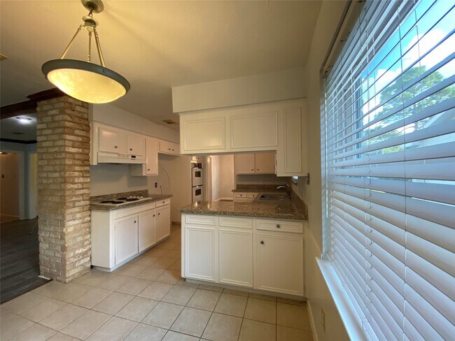 Building Photo - 12314 Rincon Dr