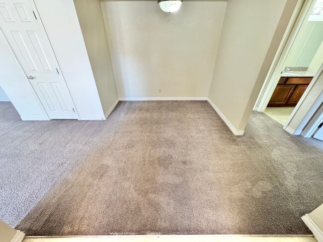 Building Photo - BEAUTIFUL 1 BEDROOM CONDO!