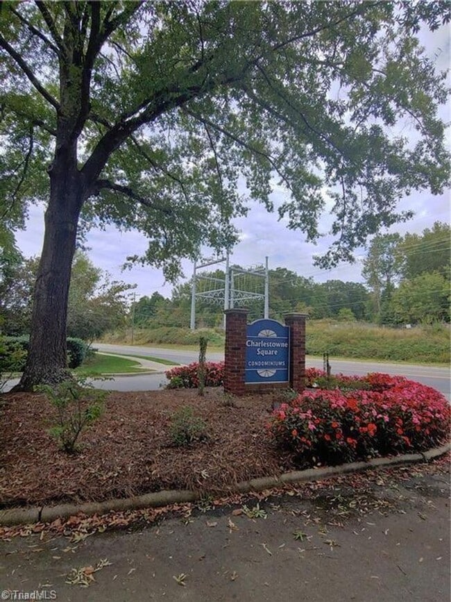 Building Photo - Condo near Guilford College!