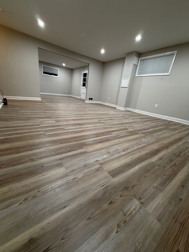 Building Photo - 10031 Renfrew Rd