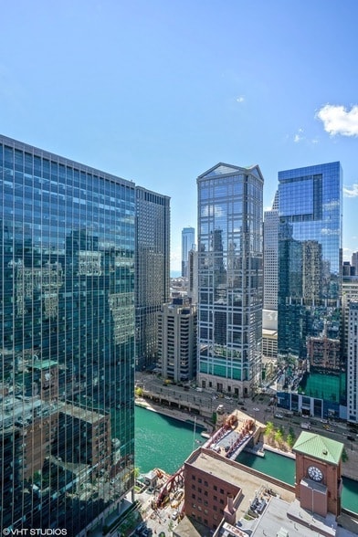 Building Photo - 345 N La Salle Dr