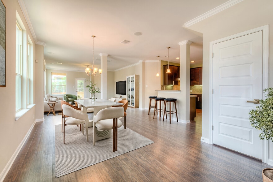 Building Photo - 405 S Meadowlark St