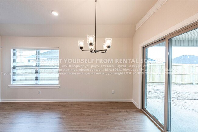 Building Photo - 142 N Broyles Ave