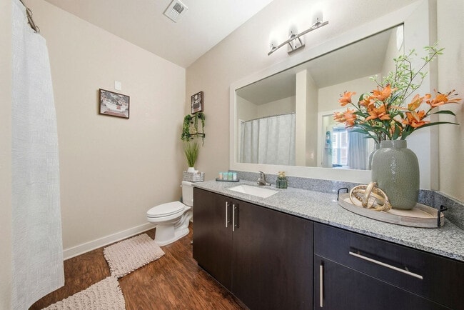 Building Photo - 1700 W Cleveland St