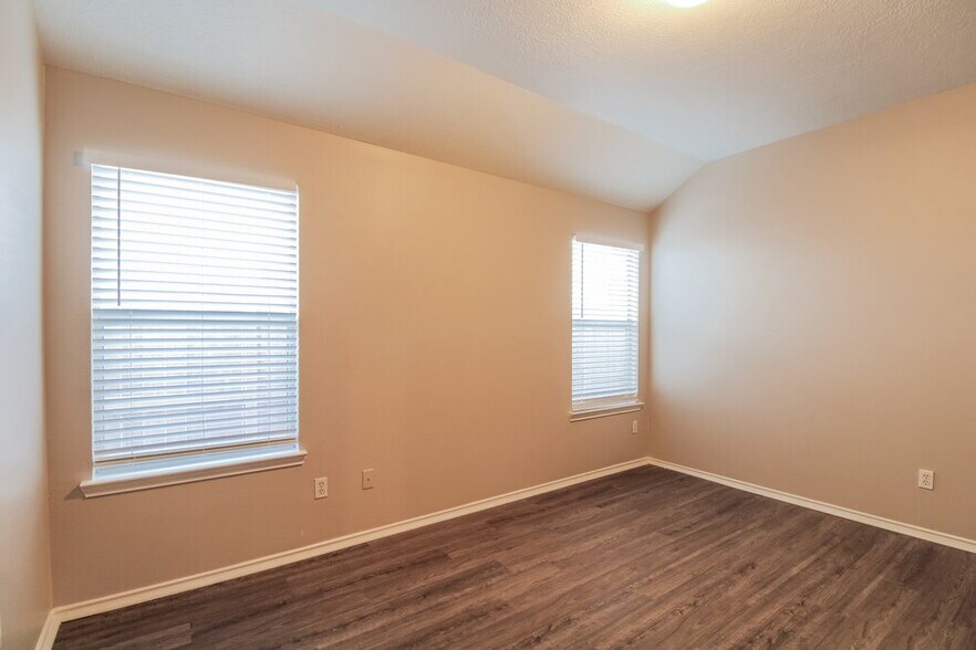 Building Photo - 1434 Glasholm Dr