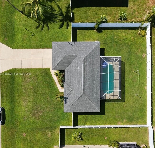 Building Photo - 118 NE 9th Ct