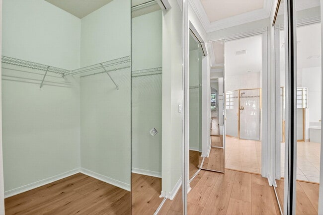 Building Photo - 7145 Veneto Dr