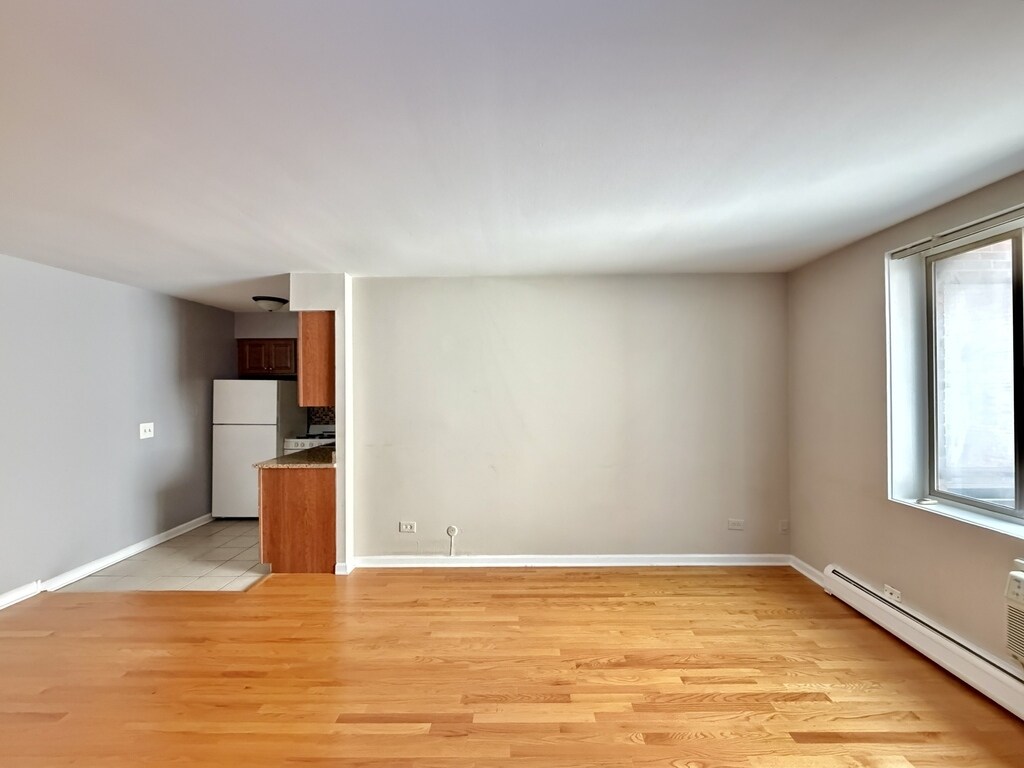 Building Photo - 5820 N Sheridan Rd