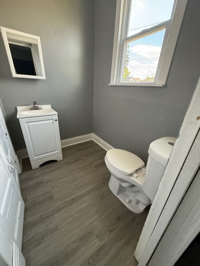 Building Photo - 3 bedroom home in College Hill